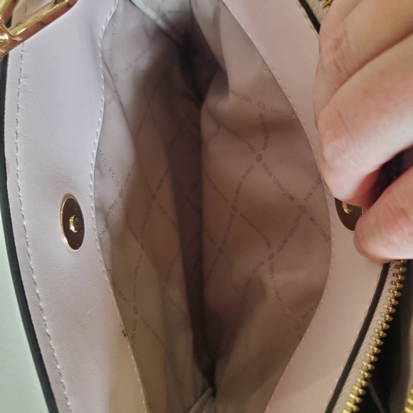 Michael Kors purse - Picture 6 of 7